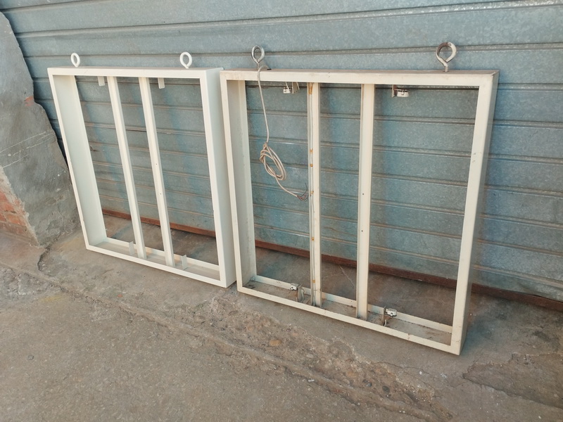 estructura colgar reloj caja luz hierro 81.8x81.8x10.4 2u